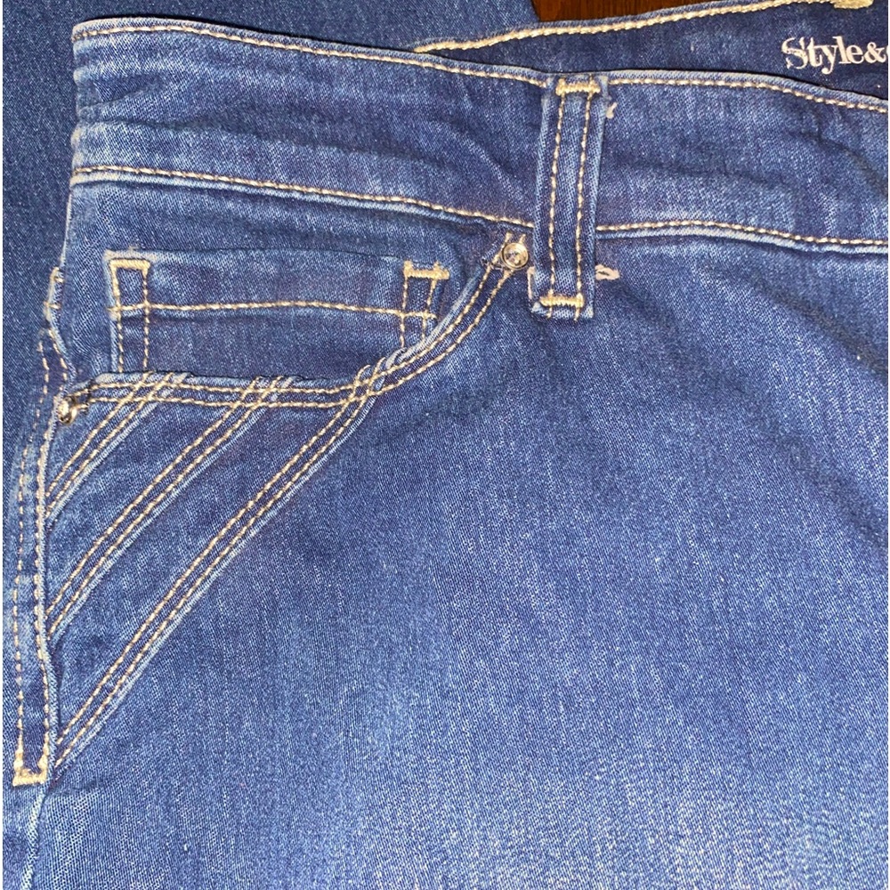 Style and co Jean capris w/  cute rhinestone rivets